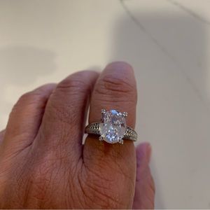 Sterling Silver Cubic Zirconia oval ring, size 9, excellent preowned condition